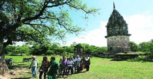 ASI begins digging at old UP fort after sadhu dreams of buried gold