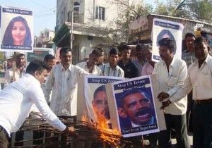 Maharashtra-farmers-burn