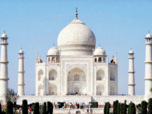 Myanmar President visits Taj Mahal