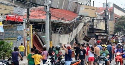 Earth quake hits Philippine tourist islands : 32 dead
