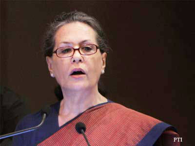 Sonia launches health insurance for poor in Maharashtra