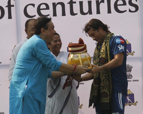 Sports minister congratulates Sachin