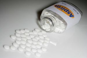 Bedtime aspirin may reduce risk of heart attacks