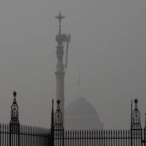 Misty, nippy morning in Delhi
