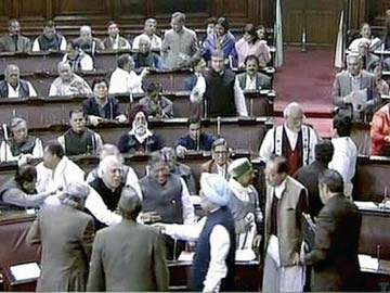 Lok Sabha passes Lokpal bill