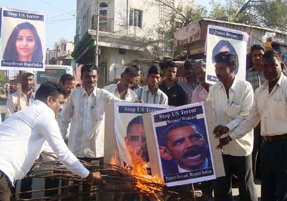 Maharashtra farmers burn Obama effigy over diplomat incident