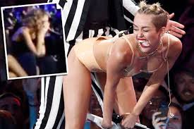 Miley apologises for misbehaviour