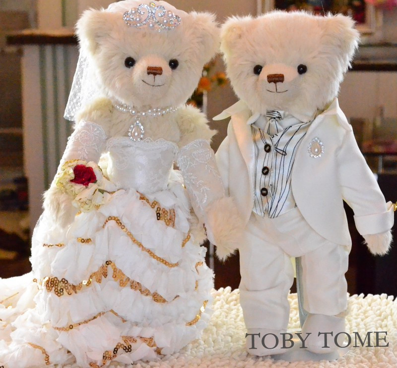 Top fashion designers create teddies for V-Day