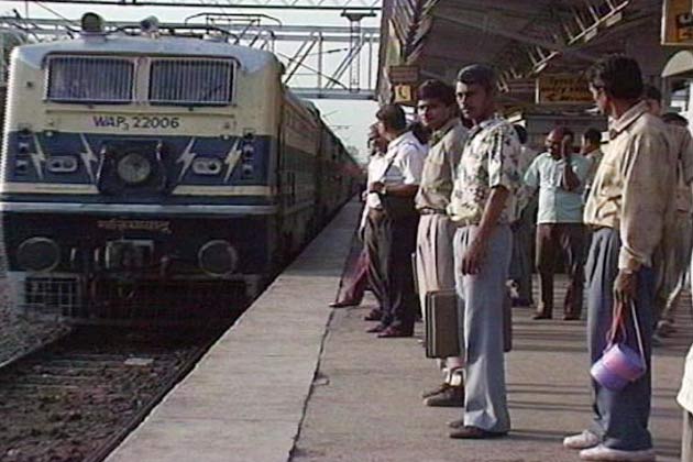 Railway passengers can book retiring rooms in advance