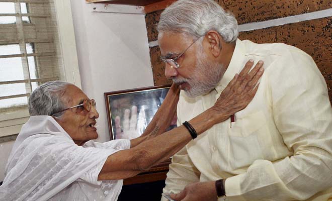 PM Modi seeks mother’s blessing on birthday