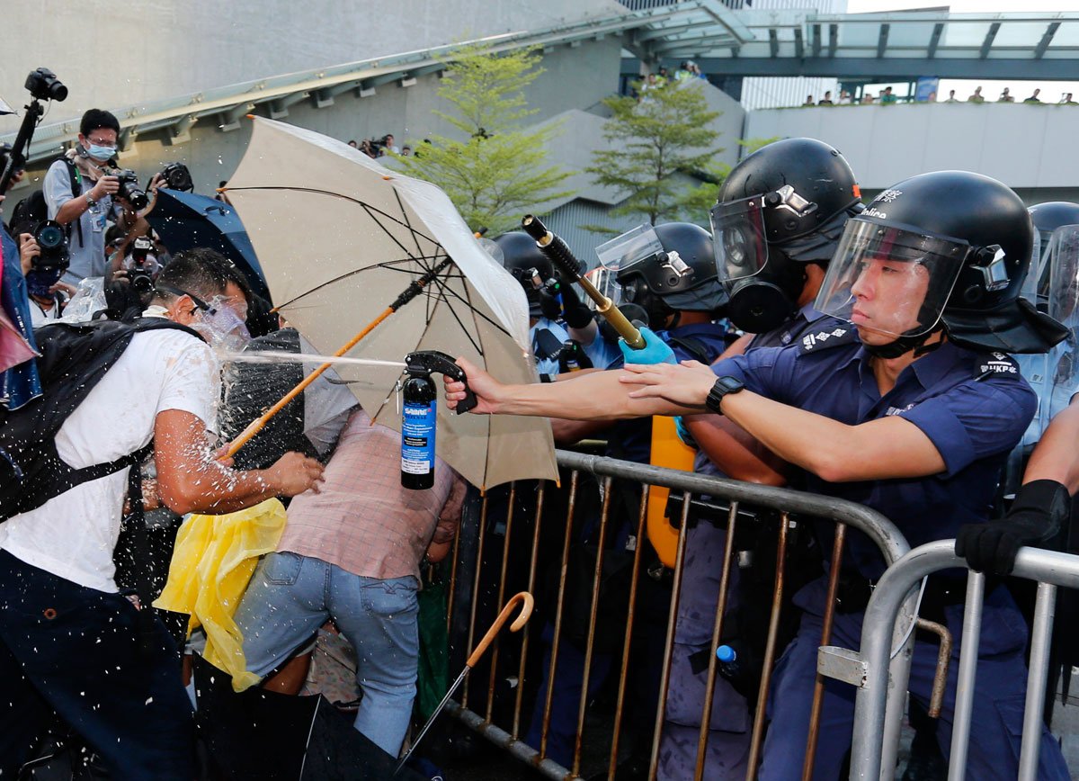 Hong Kong Police Clear ‘Umbrella Revolution’ Barricades