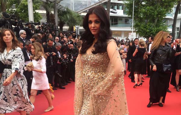 Aishwarya bedazzles Cannes red carpet in golden robe