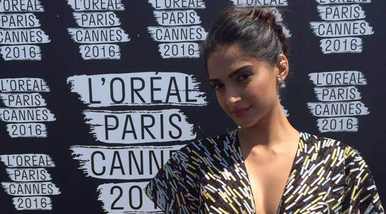 Sonam Kapoor goes stylish in black at Cannes