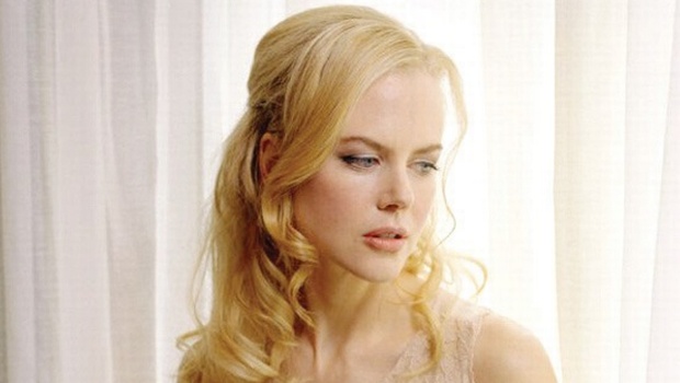 Nicole Kidman sports activities grey-haired aged lady look