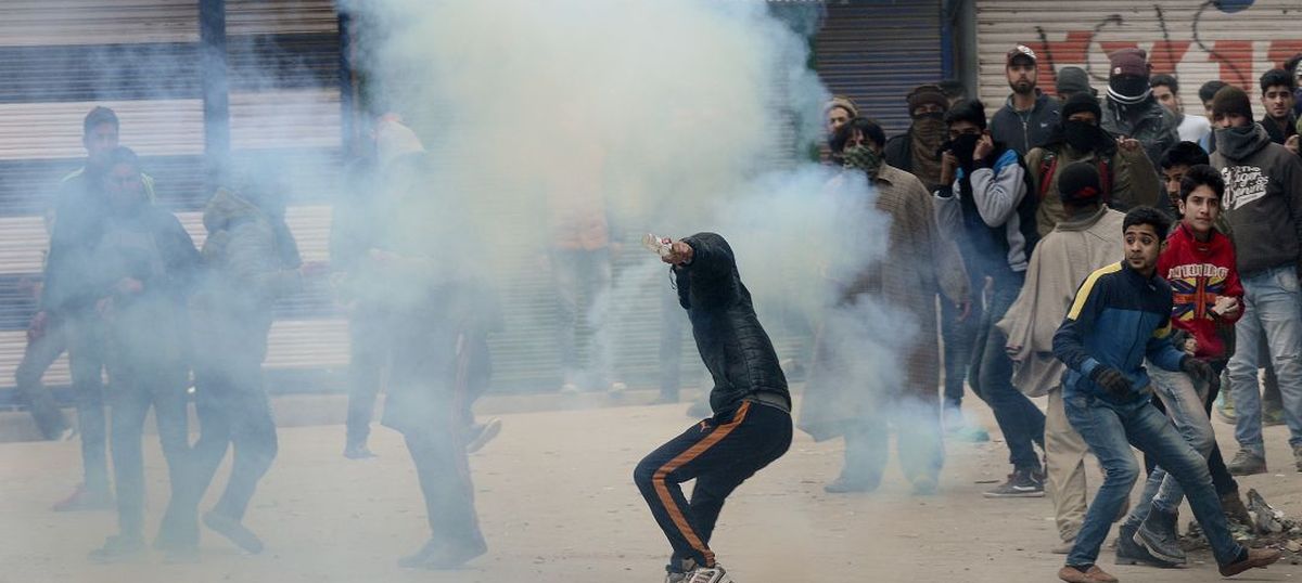 Chilli pepper balls might exchange pellets in Kashmir