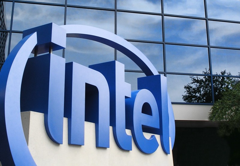 Intel to develop ARM-based smartphone chips