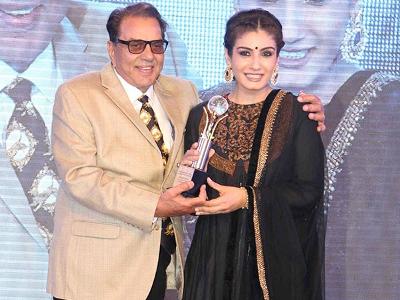 Raveena Tandon honoured to obtain award from Dharmendra