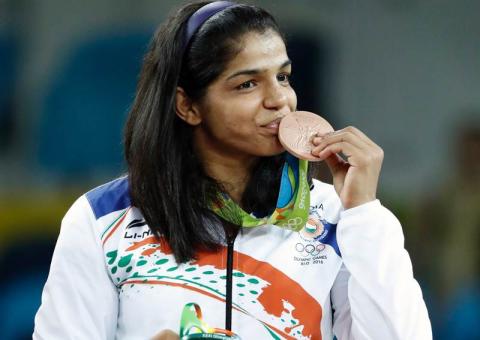 Sonia congratulates Rio medallist Sakshi Malik