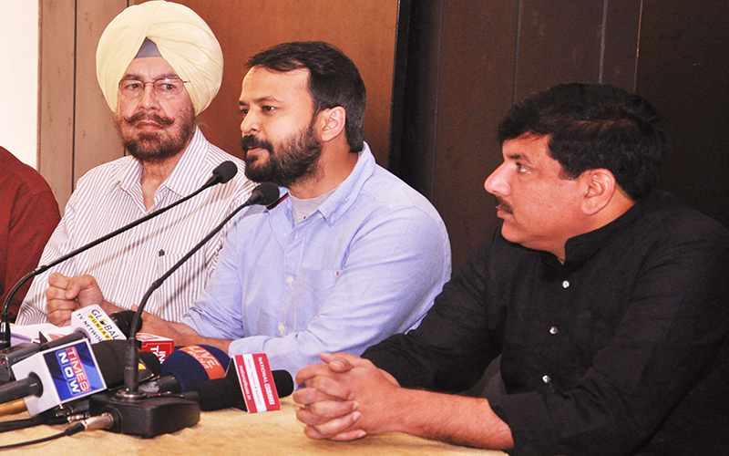 Congress and Akalis are colluding in Punjab