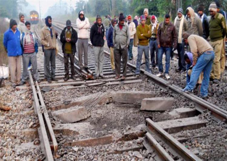 Maoists blow up railway track in Jharkhand