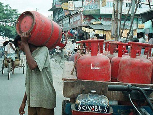 Non-subsidised LPG hiked by Rs 37.5 per cylinder