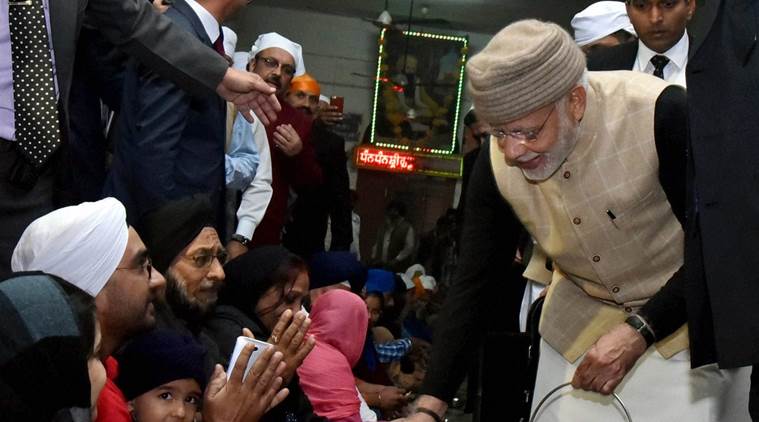 Modi turns into first PM to serve ‘langar’ at Golden Temple