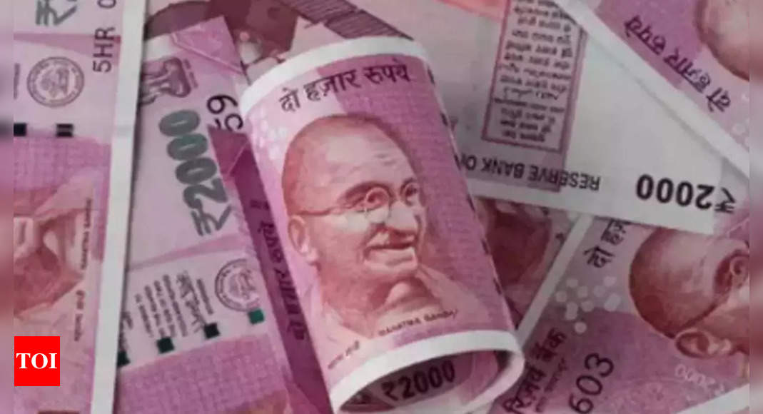 Rupee hits life low for fourth straight day on broad dollar rally