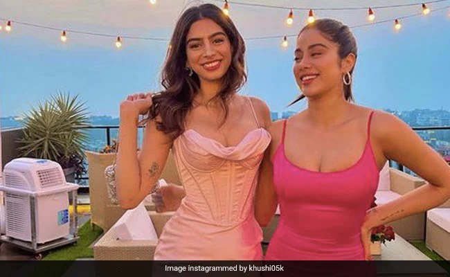 “Where Are Your Bangs,” Asks Janhvi Kapoor As Sister Khushi Shares A Glorious Selfie